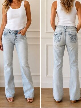 WHBM Bootcut Jeans Blanc 6R Light Wash Flap Pockets Embroidery Rhinestones